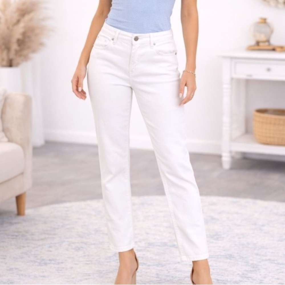 NWT- Ag Adriano Goldschmied White Stevie Ankle Crop Straight-Leg Jeans